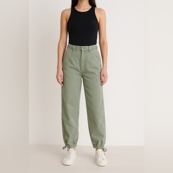 Zara Pants - Zara Women’s Green Jogger Style Pants